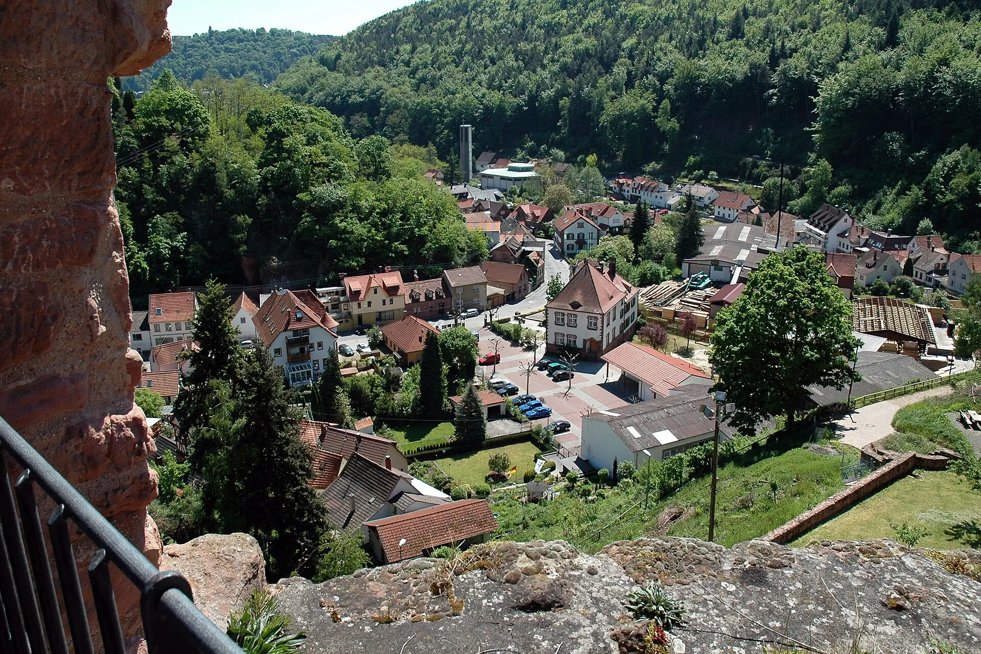 Schlossruine Hardenburg im Isenachtal bei Bad Dürkheim