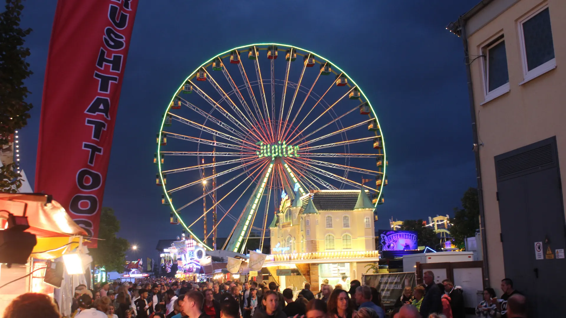 Wurstmarktplatz mit dem Dürkheimer Riesenrad beim Wurstmarkt